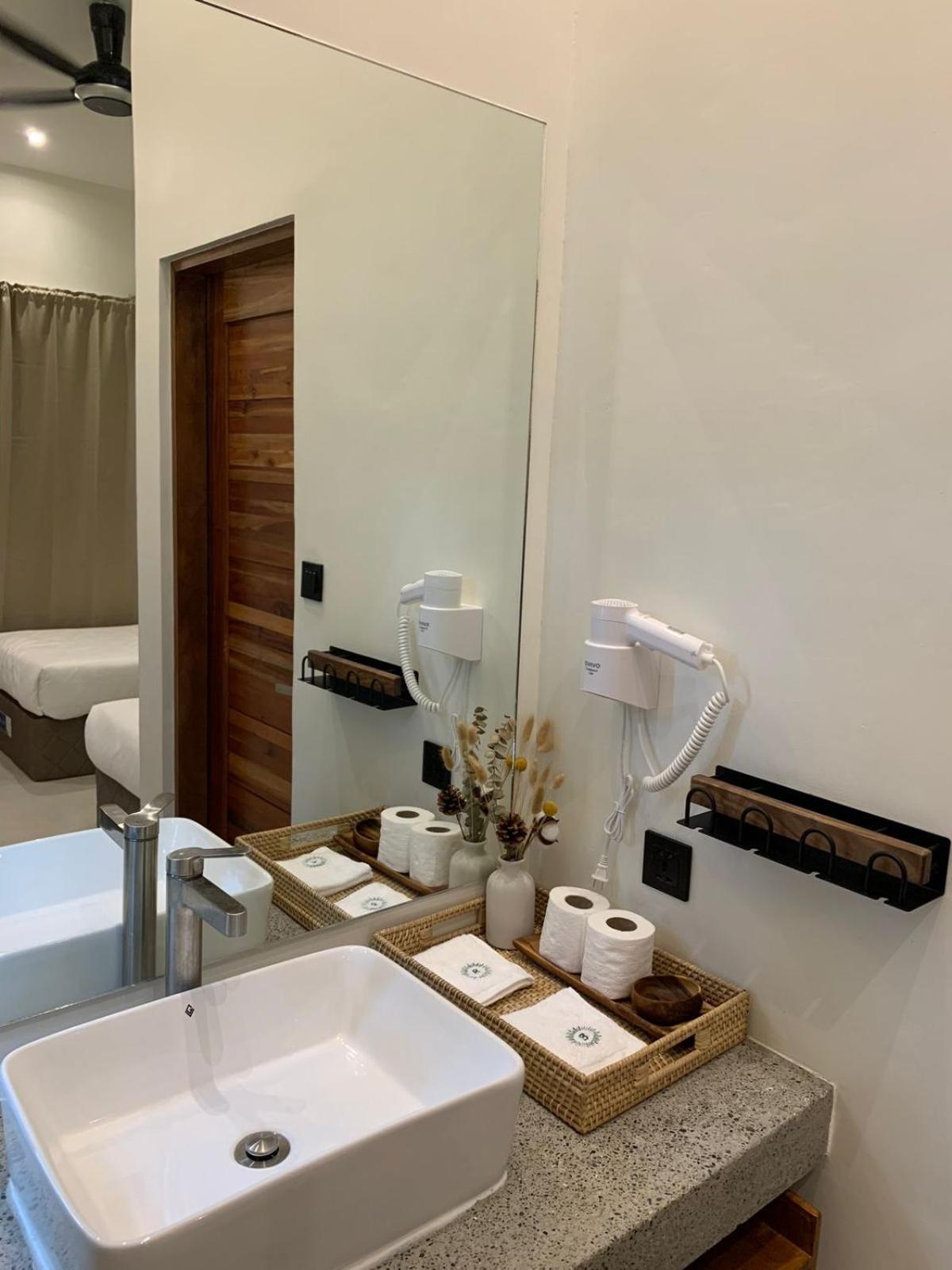 Bahandi Hotel General Luna  Zewnętrze zdjęcie